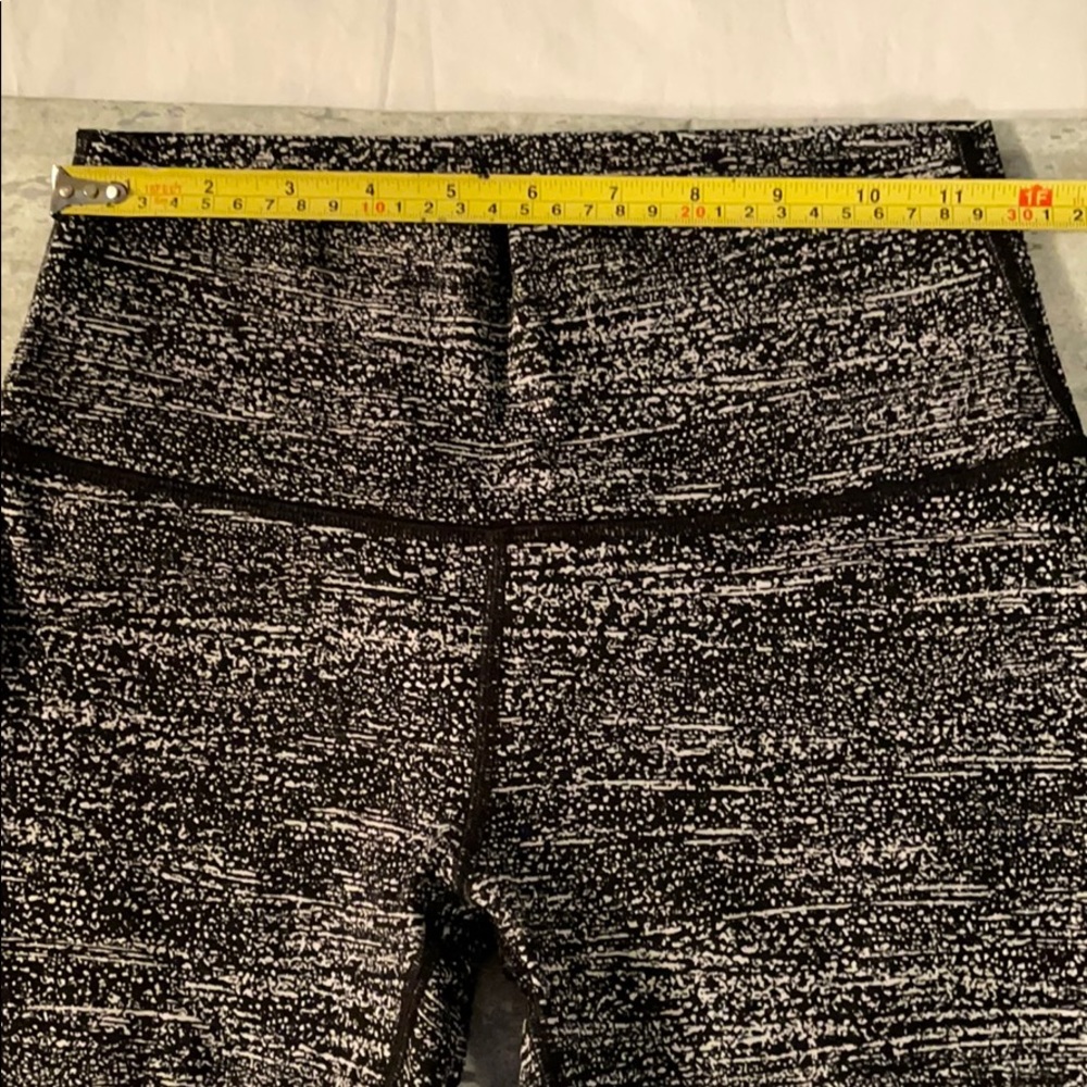 Lululemon Capri Legging Print Black/White Gem